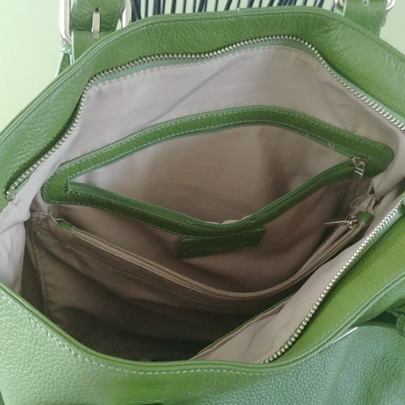 ⭐HOST PICK⭐Great condition, 100% LEATHER GREEN COLOR Tote Bag - Picture 9 of 16